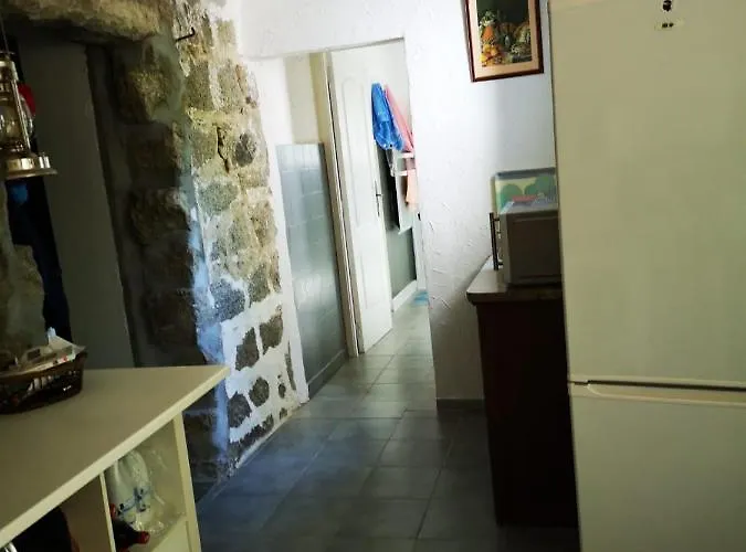 Maison De Village Avec Jardin Privatif *